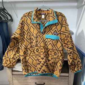 Patagonia sweatshirt tan